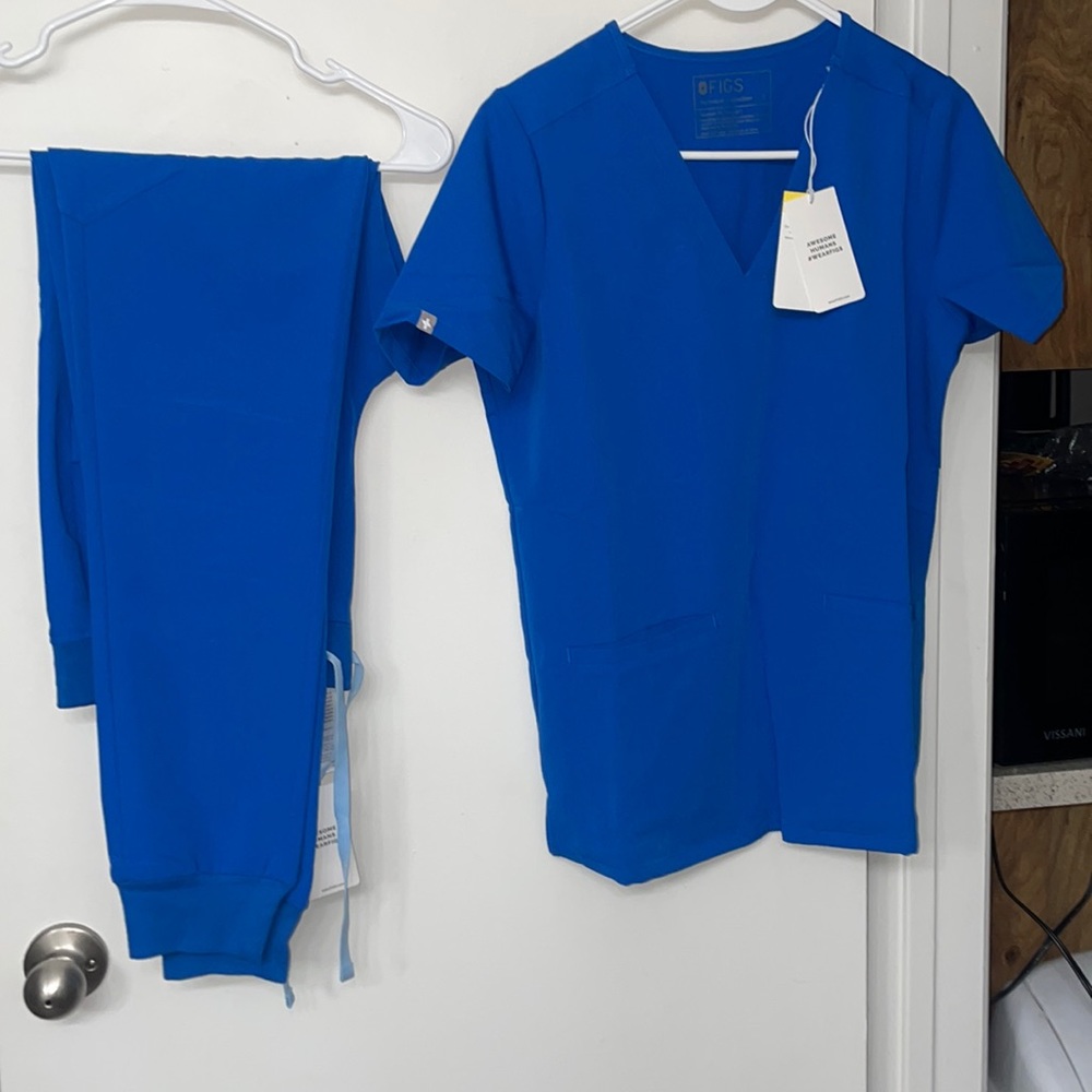 FIGS NWT scrub Joggers. Top (S) bottoms (S/Tall)